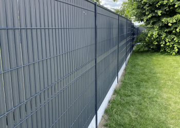 Comment rehausser une clôture en plaque de béton ?